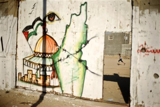 Israel to free Palestinian prisoners for peace talks