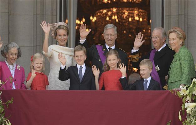Philippe ascends throne of divided Belgium