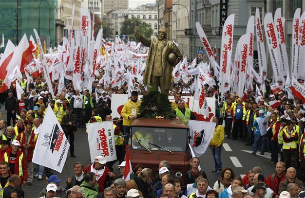 Polish unions in mass anti-government protest