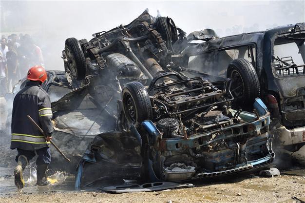 Iraq attacks kill 43 as official escapes assassination