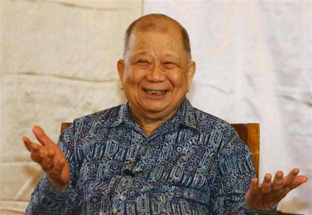 Malaysias ex-communist leader dies in Thailand