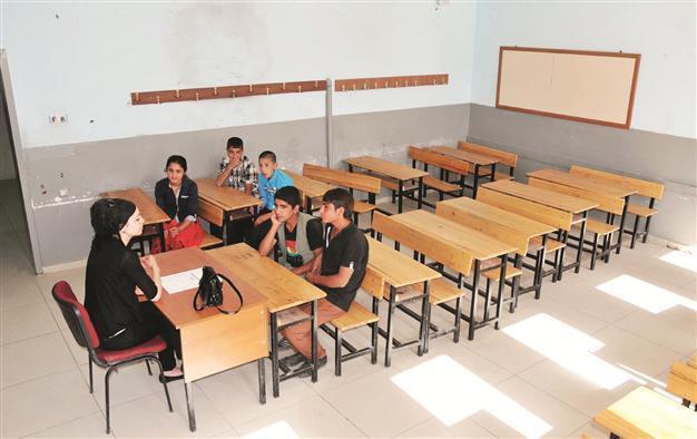 Schools reopen with boycotts in southeastern Turkey