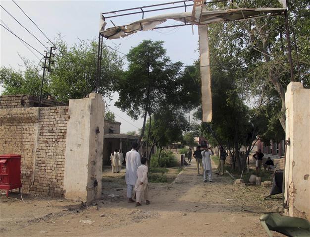 Hundreds of prisoners escape in Taliban jail attack