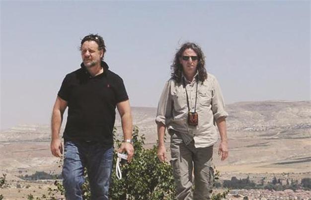 Russell Crowe discovers new places in Cappadocia