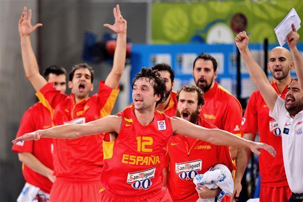 Spain routs Serbia to reach EuroBasket semis