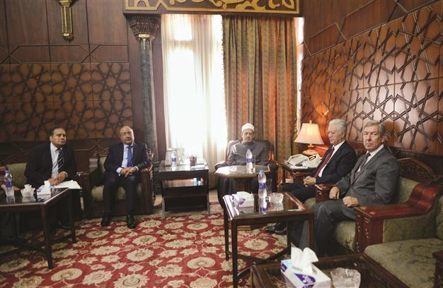 Main opposition CHP says it defended Turkish PM in Egypt talks