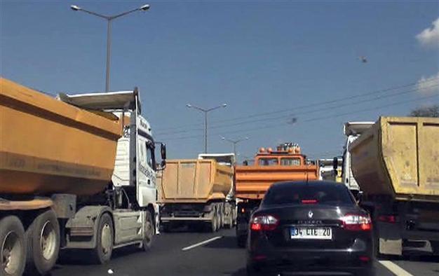Truck drivers’ protest paralyzing Istanbul traffic