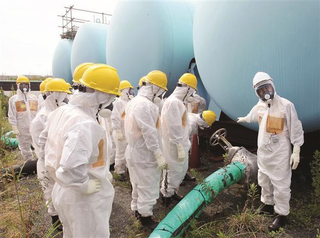 Japans Abe orders surviving Fukushima reactors scrapped, pledges safe Olympics