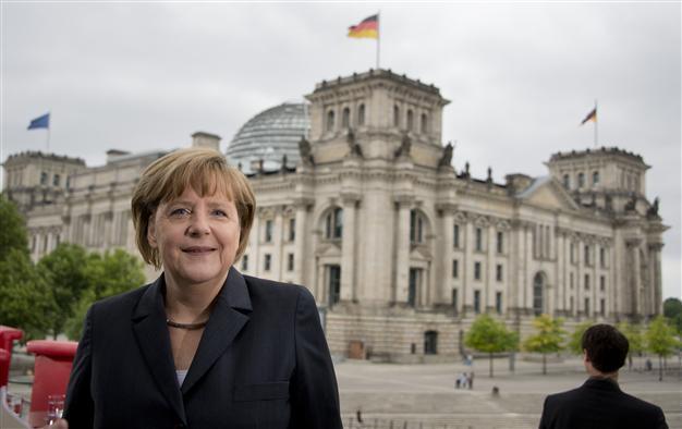 Merkel makes personal pitch in election home straight