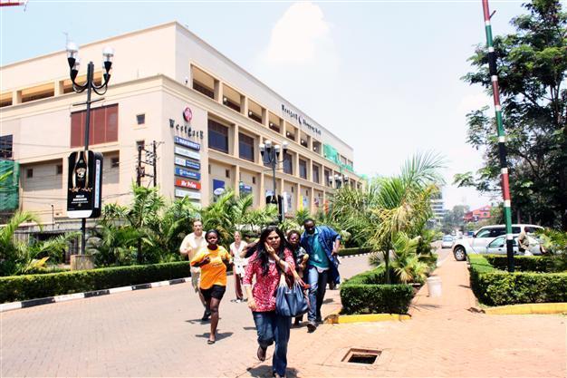 Gunmen storm Nairobi Mall, at least 25 killed