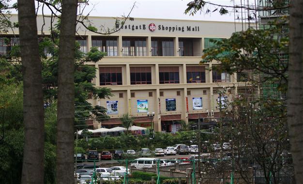 Kenya forces battle to end deadly mall siege, death toll climbs to 68