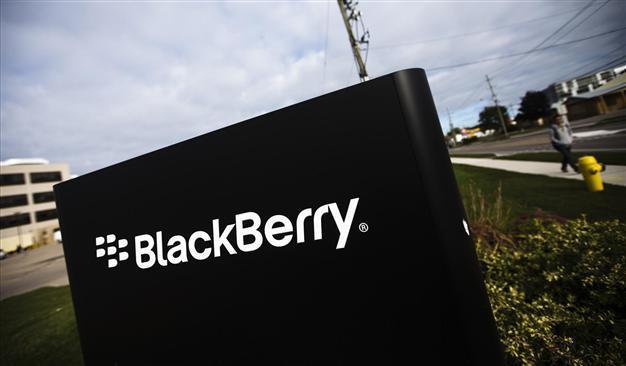 BlackBerry loses $965 million in 2nd quarter