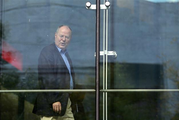 Germanys Social Democrats agree to talks with Merkel