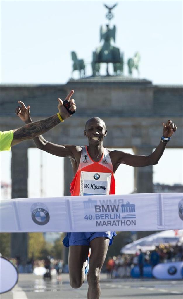 Kenyas Kipsang sets marathon world record in Berlin
