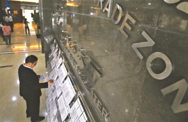 China launches free trade zone in Shanghai