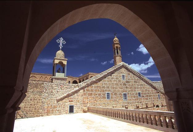 Syriacs to regain Mor Gabriel’s land, no move on Halki Seminary in ‘democratization package’
