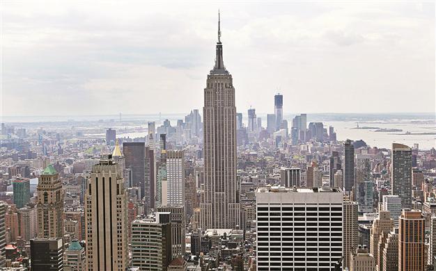 Empire State Building owner raises $929.5 million in IPO