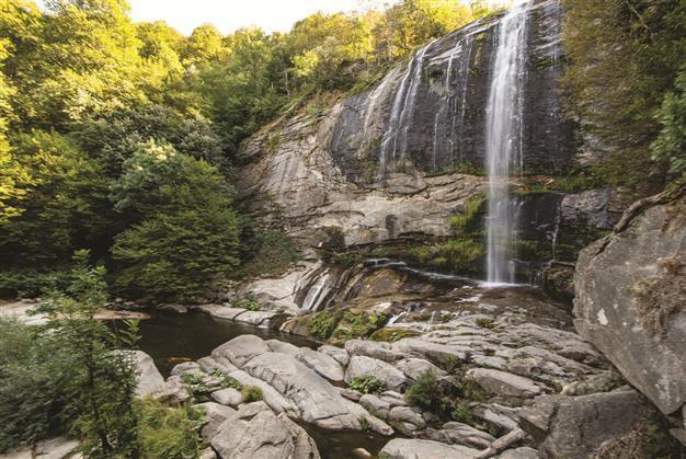Waterfall in Bursa invites nature lovers