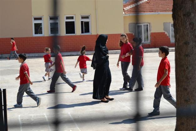 New changes legalize headscarves for public officials, discontinue national oath
