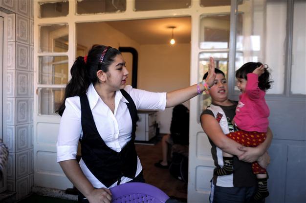 Hollande says deported Roma high school student can return to France alone