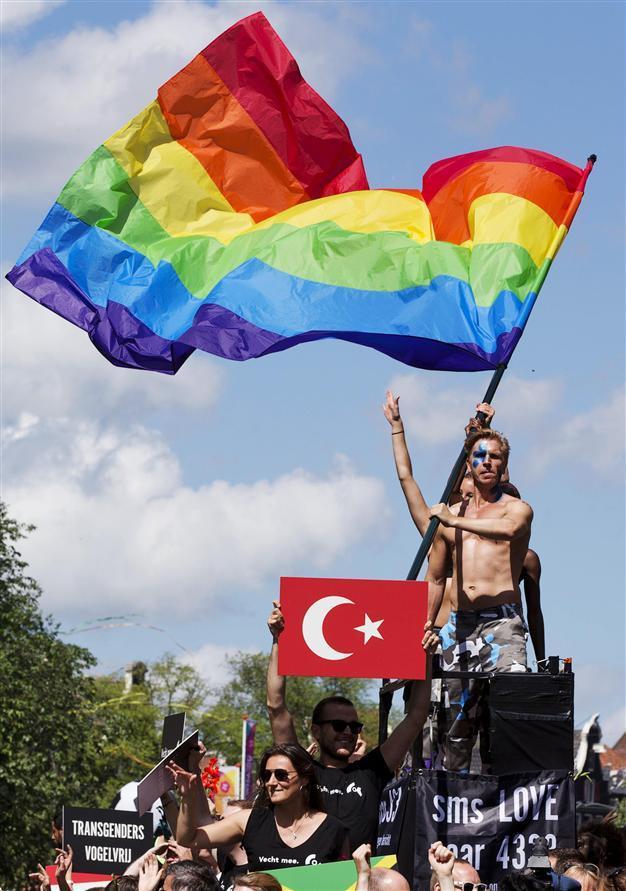 Ministers and football players, including ex-Fener star van Hooijdonk celebrate Amsterdams Gay Pride