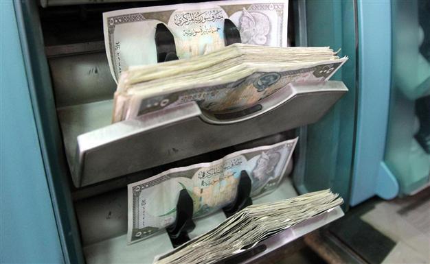 Syria limits foreign currency use, threatens traders with jail