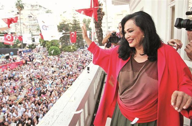 Actress Türkan Şoray to head Golden Orange jury