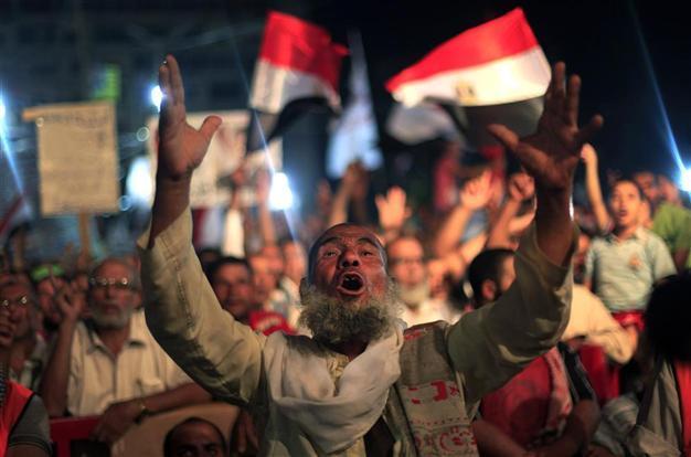 Fresh diplomatic push to defuse Egypt crisis