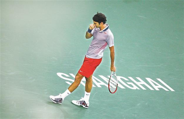 Defiant Federer crashes out of Shanghai Masters