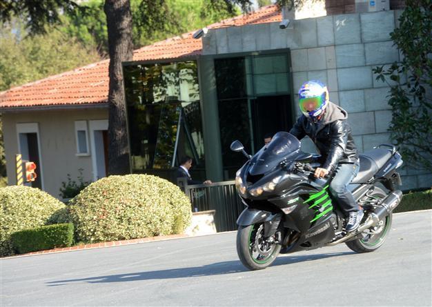 World champion biker rides his motorcycle to meet Turkish President