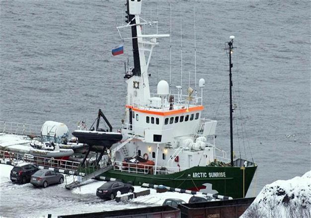 Russia to boycott maritime court hearings over Greenpeace ship