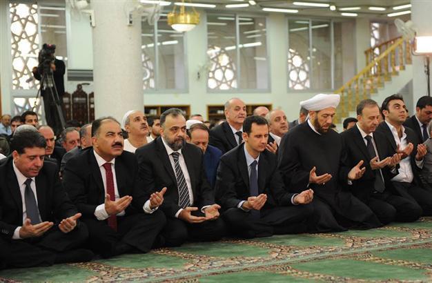 Syrias Assad prays at Damascus mosque for Eid al-Adha