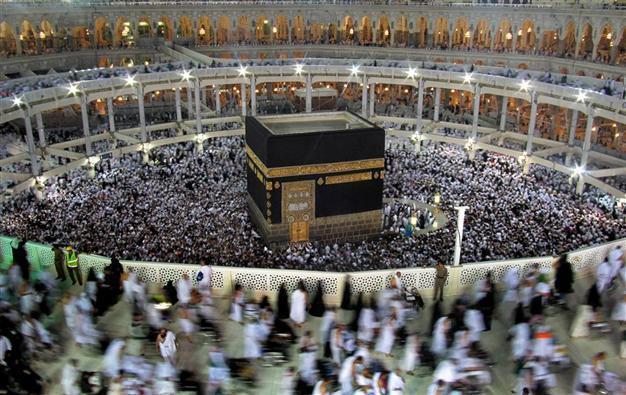 Muslim pilgrims stone devil in final hajj ritual