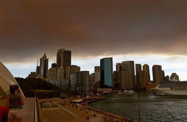 Australia wildfires destroy homes, darken Sydney skies