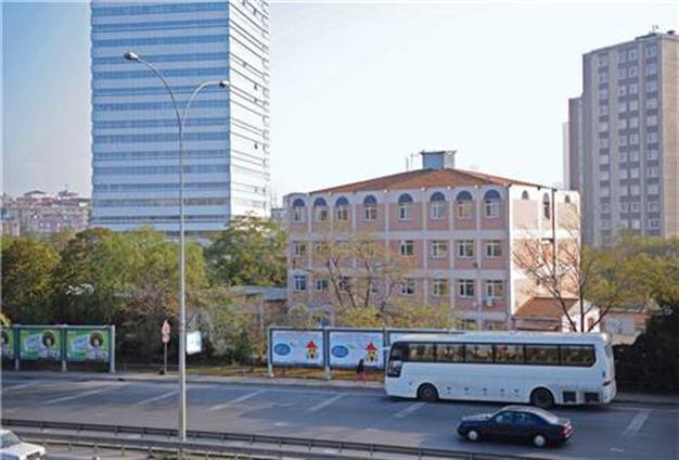 Public institutions’ rift halts demolition of unhealthy school building in Istanbul