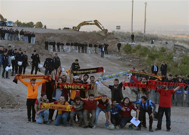 Fan groups play football on construction site in protest at ODTÜ road