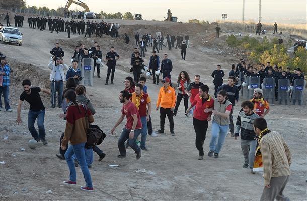 Fan groups play football on construction site in protest at ODTÜ road