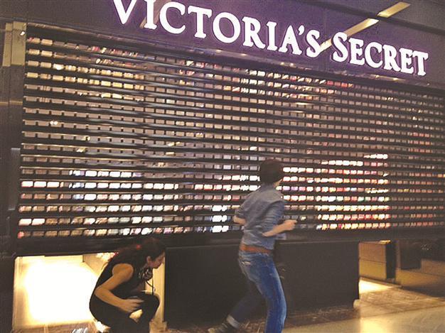 Lingerie brand’s store lowers shutter during mall opening ceremony attended by PM Erdoğan