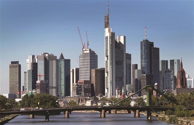 ECB sees tentative signs of recovery for eurozone banks