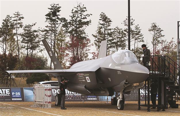 Pentagon sees progress to boost F-35 output in 2015