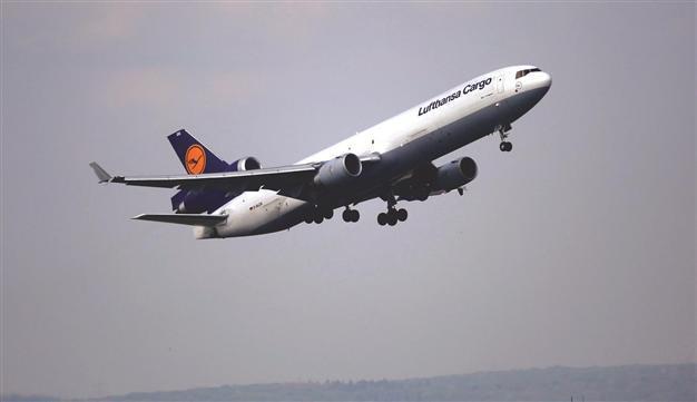 Lufthansa profit growth in passengers slows down