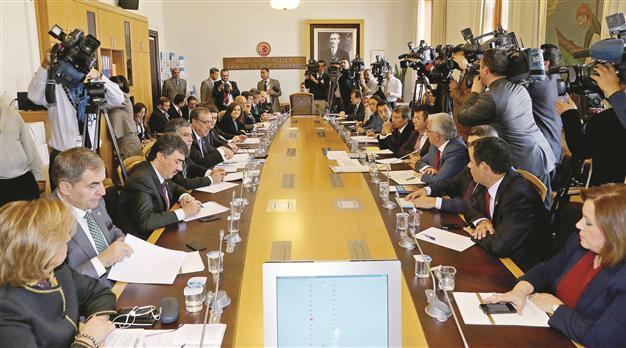 Panel paves way for trousers for female deputies at Turkish Parliament
