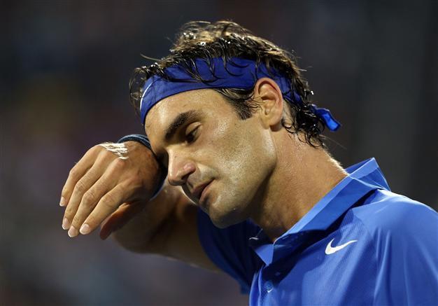 Federer stunned while Nadal rolls on at US Open
