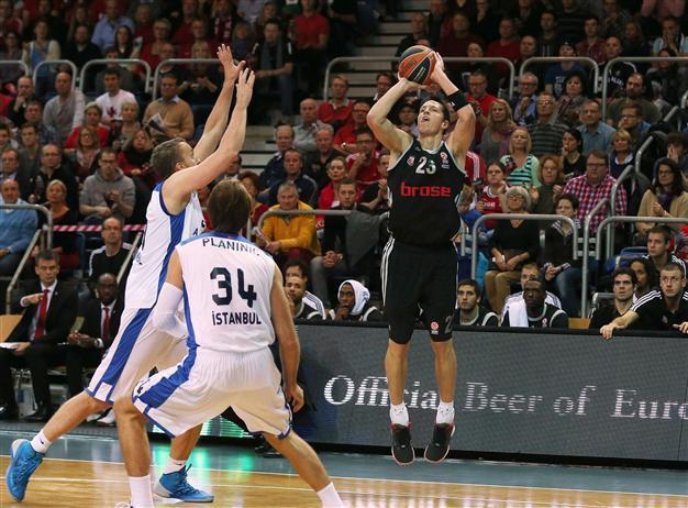 Anadolu Efes handed first Euroleague defeat by German champions Brose Bamberg