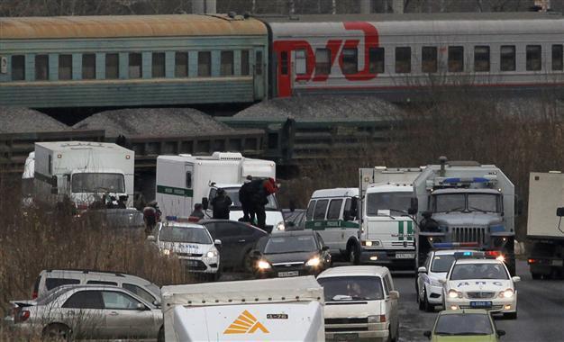 Russia moves detained Greenpeace activists to St Petersburg