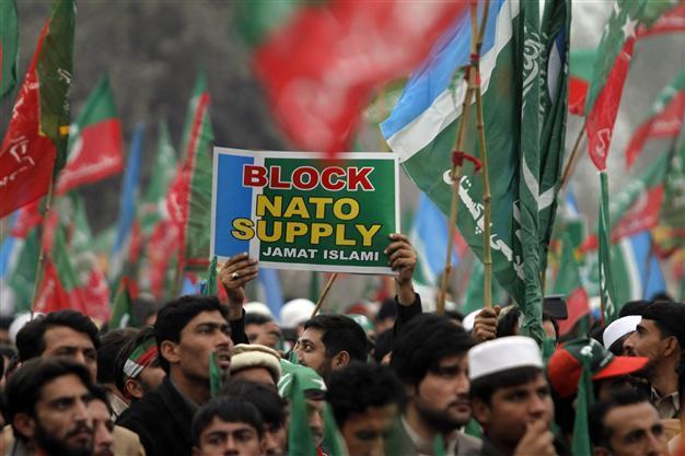 Pakistan activists search trucks for NATO supplies