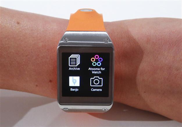 Samsung unveils new smartwatch that makes calls