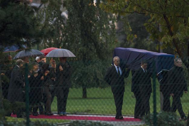 Bodies of French journalists killed in Mali arrive in Paris