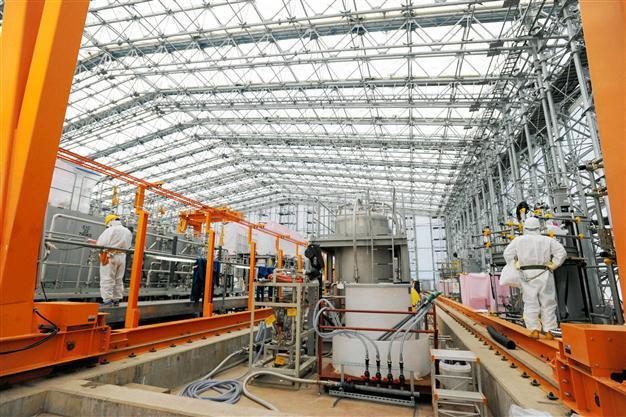 Fukushima plant readies for dangerous fuel rod removal