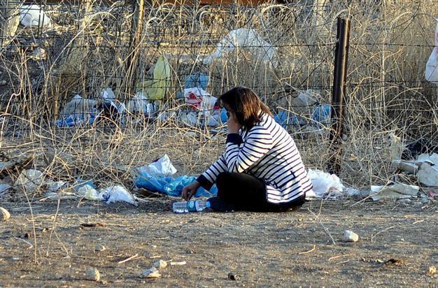Turkish mayor stops hunger strike over Syria border wall